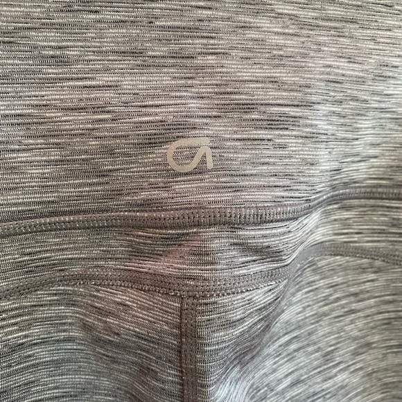 GAP Heathered Gray Women's Crop Leggings. - Picture 5 of 9